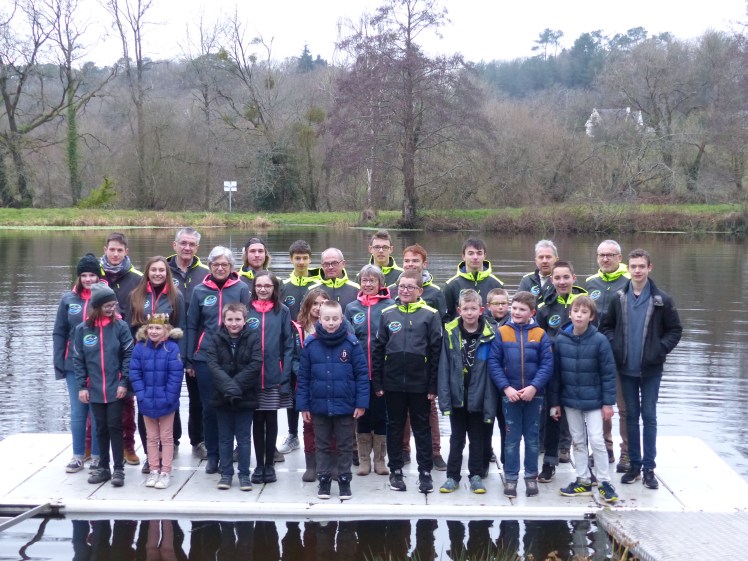 Distribution vestes club nautique baud